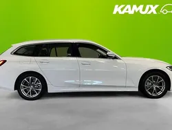 Vit Begagnad 2021 BMW 330e Luxury Line Kombi | 264 700 kr (Bra pris)