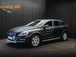 Grå Begagnad 2015 Volvo V60 CC Summum Kombi | 208 800 kr (Marknadspris)