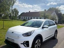 Vit Begagnad 2020 Kia e-Niro Advance SUV | 229 995 kr (Marknadspris)