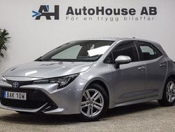Silver Begagnad 2022 Toyota Corolla Hybrid Active Halvkombi | 199 000 kr (Marknadspris)
