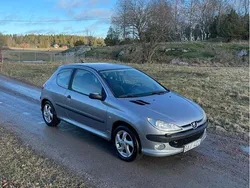 Grå Begagnad 2003 Peugeot 206 Halvkombi | 17 500 kr (Marknadspris)