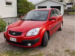 Röd Begagnad 2008 Kia Rio 4 Halvkombi | 52 000 kr (Marknadspris)
