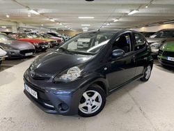 Grå Begagnad 2014 Toyota Aygo Halvkombi | 69 900 kr (Lite dyr)