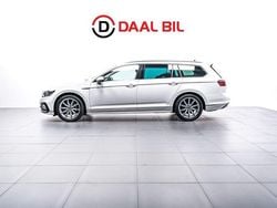 Vit Begagnad 2021 VW Passat R-line Kombi | 294 700 kr (Marknadspris)