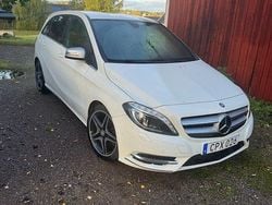 Vit Begagnad 2014 Mercedes B200 Minibuss | 113 900 kr (Marknadspris)
