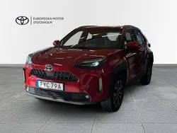 Röd Begagnad 2022 Toyota Yaris Cross Active SUV | 276 800 kr (Marknadspris)