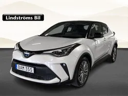 Vit Begagnad 2022 Toyota C-HR Executive SUV | 289 000 kr (Marknadspris)