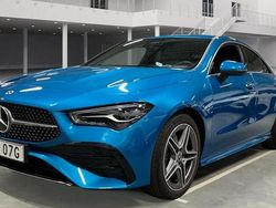 Blå Begagnad 2025 Mercedes CLA200 AMG Sportkupé | 378 500 kr (Marknadspris)