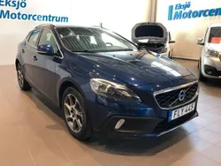 Blå Begagnad 2014 Volvo V40 CC Momentum Kombi | 139 900 kr (Marknadspris)