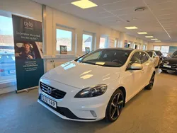 Vit Begagnad 2016 Volvo V40 R-Design Kombi | 159 900 kr (Marknadspris)