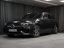 Grå Begagnad 2023 Mercedes C300e AMG Kombi | 499 000 kr (Marknadspris)