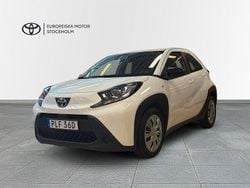 Vit Begagnad 2022 Toyota Aygo Play Halvkombi | 144 900 kr (Marknadspris)