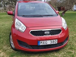 Röd Begagnad 2013 Kia Venga 2 Halvkombi | 50 000 kr (Marknadspris)