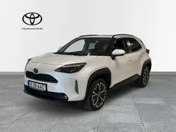 Vit Begagnad 2024 Toyota Yaris Cross Style SUV | 349 900 kr (Marknadspris)