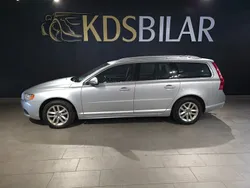 Ljusgrå Begagnad 2010 Volvo V70 Summum Kombi | 129 500 kr (Marknadspris)