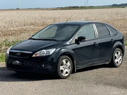 Svart Begagnad 2011 Ford Focus Platinum Halvkombi | 36 500 kr (Marknadspris)