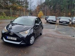 Svart Begagnad 2020 Toyota Aygo Halvkombi | 109 000 kr (Marknadspris)