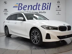 Vit Ny 2024 BMW 330e Shadowline Kombi | 594 500 kr (Marknadspris)