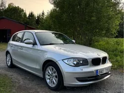 Grå Begagnad 2008 BMW 118 Advantage Halvkombi | 49 000 kr (Marknadspris)