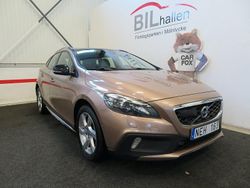 Brun Begagnad 2013 Volvo V40 CC Summum Kombi | 179 000 kr (Marknadspris)