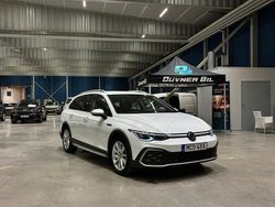 Vit Begagnad 2022 VW Golf Alltrack Kombi | 299 900 kr (Marknadspris)