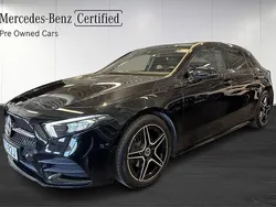 Svart Begagnad 2022 Mercedes A180 AMG Halvkombi | 289 000 kr (Marknadspris)