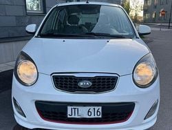Vit Begagnad 2010 Kia Picanto 4 Halvkombi | 29 900 kr (Marknadspris)