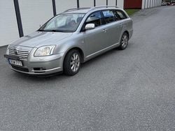 Grå Begagnad 2006 Toyota Avensis Kombi | 25 000 kr (Lite dyr)