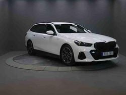 Vit Begagnad 2025 BMW 530e Kombi | 679 000 kr