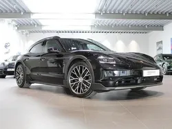 Svart Ny 2024 Porsche Taycan Cross Turismo Sedan | 1 195 000 kr (Superpris)