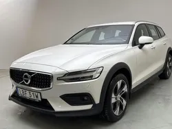 Vit Begagnad 2022 Volvo V60 CC Kombi | 269 900 kr