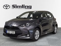 Grå Begagnad 2020 Toyota Yaris Hybrid Active Halvkombi | 199 900 kr (Marknadspris)