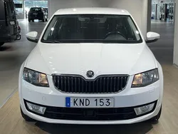 Vit (candyvit) Begagnad 2017 Skoda Octavia Ambition Sedan | 109 900 kr (Bra pris)