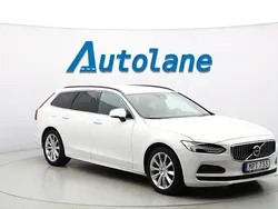 Vit Begagnad 2022 Volvo V90 Momentum Kombi | 329 900 kr (Marknadspris)