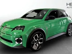 Grön (green) Ny 2025 Renault R5 Techno Halvkombi | 407 800 kr
