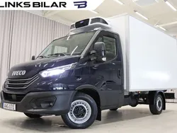 Mörkblå (blå) Begagnad 2023 Iveco Daily Van | 369 900 kr (Superpris)
