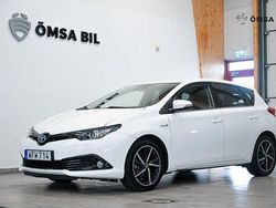 Vit Begagnad 2017 Toyota Auris Hybrid Comfort Halvkombi | 164 800 kr (Marknadspris)