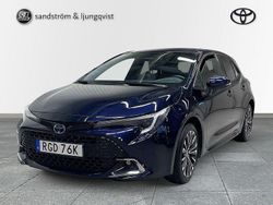 Mörkblå Begagnad 2024 Toyota Corolla Hybrid Style Halvkombi | 309 000 kr (Lite dyr)