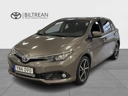 Mörkgrå Begagnad 2017 Toyota Auris Hybrid Comfort Halvkombi | 144 000 kr (Marknadspris)