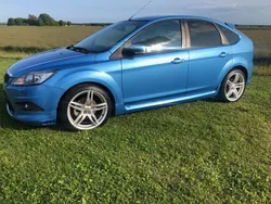 Blå Begagnad 2010 Ford Focus Titanium Halvkombi | 39 000 kr (Marknadspris)