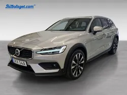 Silver Begagnad 2023 Volvo V60 CC Plus Kombi | 441 900 kr (Marknadspris)