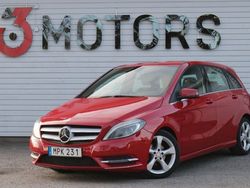 Röd Begagnad 2014 Mercedes B180 Minibuss | 135 900 kr (Marknadspris)