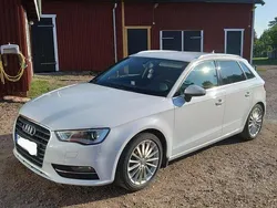 Vit Begagnad 2015 Audi A3 Sportback Ambition Halvkombi | 153 000 kr (Marknadspris)