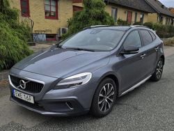 Grå Begagnad 2019 Volvo V40 CC Momentum Kombi | 155 000 kr (Marknadspris)
