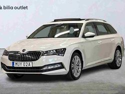 Vit Begagnad 2021 Skoda Superb Kombi | 259 900 kr (Marknadspris)