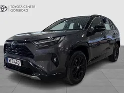 Grå Begagnad 2023 Toyota RAV4 Hybrid Style SUV | 424 900 kr (Bra pris)