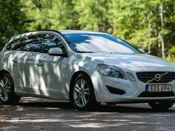Vit Begagnad 2013 Volvo V60 Momentum Kombi | 110 000 kr (Marknadspris)