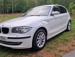 Vit Begagnad 2010 BMW 116 Advantage Halvkombi | 49 000 kr (Marknadspris)