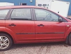 Röd Begagnad 2006 Ford Focus Kombi | 24 500 kr (Lite dyr)