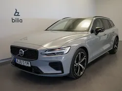 Grå Begagnad 2024 Volvo V60 Plus Kombi | 499 900 kr (Marknadspris)